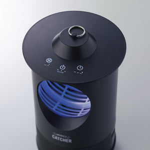 アウトドアでも使えるバッテリー充電式のポータブル蚊取捕虫器 AIC-30B