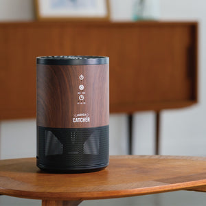 落ち着いた木目柄のLED蚊取り捕虫器 AIC-40M