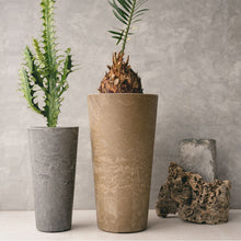 画像をギャラリービューアに読み込む, 自然環境に近い状態を表現できる縦長プランター ART STONE TALL(アートストーン トール)