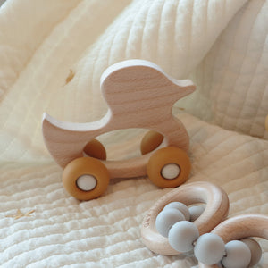 ハムハムからコロコロまで長く使えるはじめてのおもちゃ BABY DUCK CAR(ベビーダックカー)
