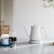画像をギャラリービューアに読み込む, 小さくて美しい電気ケトル BALMUDA The Pot