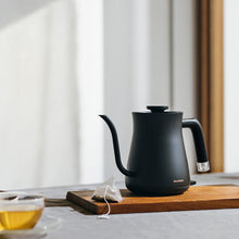 画像をギャラリービューアに読み込む, 小さくて美しい電気ケトル BALMUDA The Pot