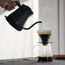 画像をギャラリービューアに読み込む, 小さくて美しい電気ケトル BALMUDA The Pot