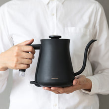 画像をギャラリービューアに読み込む, 小さくて美しい電気ケトル BALMUDA The Pot