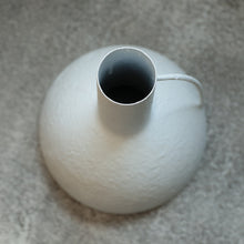 画像をギャラリービューアに読み込む, 描く前のカンバスから生まれた白美の陰影 Carlstein(カールステイン)