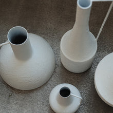 画像をギャラリービューアに読み込む, 描く前のカンバスから生まれた白美の陰影 Carlstein(カールステイン)