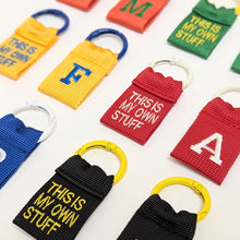 画像をギャラリービューアに読み込む, 厚みのあるタフなナイロンテープを使用した COLLEGE LETTER TAG(カレッジレタータグ)