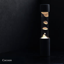 画像をギャラリービューアに読み込む, 点灯すると呼吸をするように流動的に形を変えながらコンクリートの筒を行き来する Dripping Lamp(ドリッピングランプ)