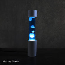 画像をギャラリービューアに読み込む, 点灯すると呼吸をするように流動的に形を変えながらコンクリートの筒を行き来する Dripping Lamp(ドリッピングランプ)