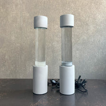 画像をギャラリービューアに読み込む, 点灯すると呼吸をするように流動的に形を変えながらコンクリートの筒を行き来する Dripping Lamp(ドリッピングランプ)