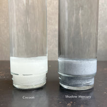 画像をギャラリービューアに読み込む, 点灯すると呼吸をするように流動的に形を変えながらコンクリートの筒を行き来する Dripping Lamp(ドリッピングランプ)