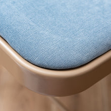 画像をギャラリービューアに読み込む, オフィスワークやテレワークなど、様々なシーンで活躍する フォールディングチェア