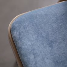 画像をギャラリービューアに読み込む, オフィスワークやテレワークなど、様々なシーンで活躍する フォールディングチェア