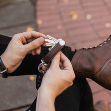 画像をギャラリービューアに読み込む, 使うほどに美しさを楽しめる牛革のキーケース Key Organiser Leather(キーオーガナイザー レザー)