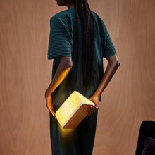 画像をギャラリービューアに読み込む, 本を開くと幻想的な温かみのある光が広がるライト Lumio Lito(リト)