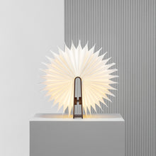 画像をギャラリービューアに読み込む, 本を開くと幻想的な温かみのある光が広がるライト Lumio Lito(リト)