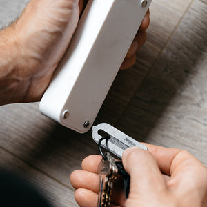 9つの機能が詰まったスリムな多目的ツール Multi Tool v2(マルチツール)