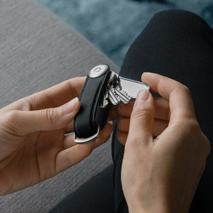 素早く身だしなみがチェックできるツール Nail File & Mirror