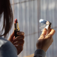 画像をギャラリービューアに読み込む, 素早く身だしなみがチェックできるツール Nail File & Mirror