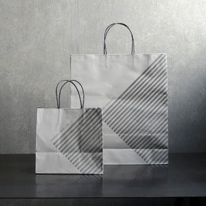 プレゼントを渡す時に便利な紙袋・ギフトボックス