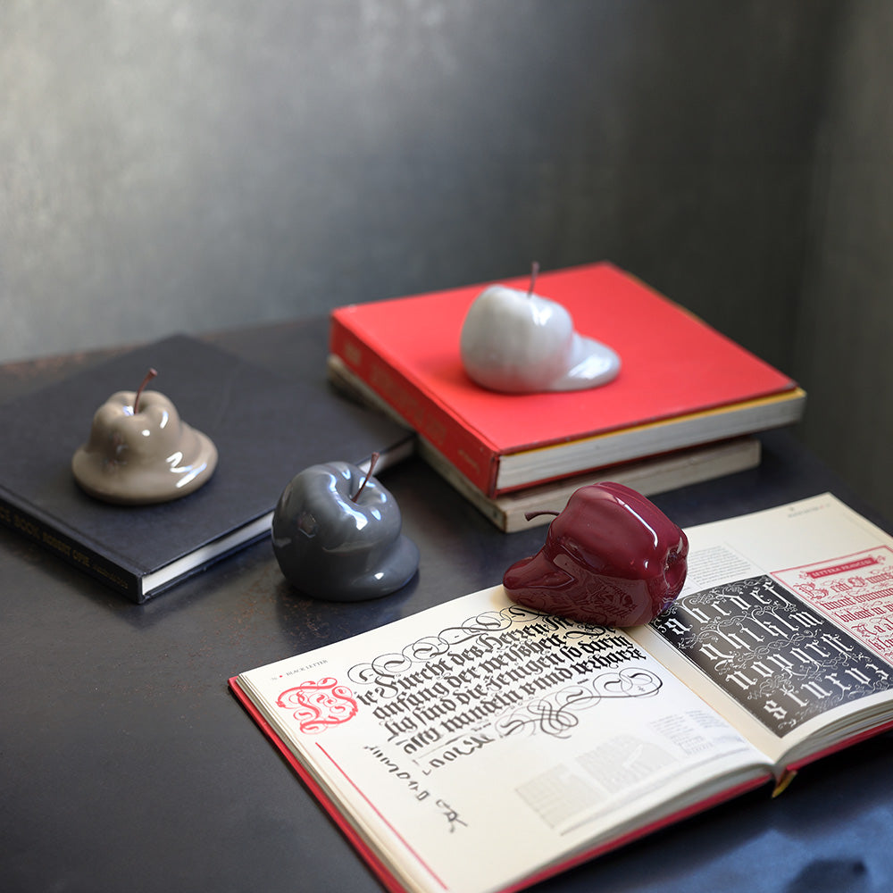 壁掛けもできる 溶けたりんごのオブジェ Robben(ロッペン)