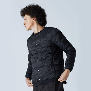 軽くて暖かく着回しやすいシンプルなデザイン TAION ベーシック クルーネックボタン インナーダウンジャケット(TAION-104)