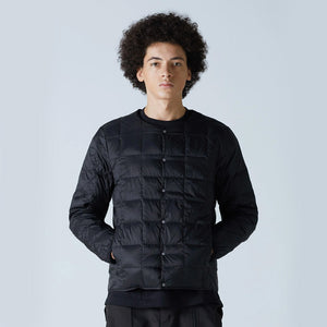 軽くて暖かく着回しやすいシンプルなデザイン TAION ベーシック クルーネックボタン インナーダウンジャケット(TAION-104)