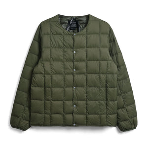 軽くて暖かく着回しやすいシンプルなデザイン TAION ベーシック クルーネックボタン インナーダウンジャケット(TAION-104)