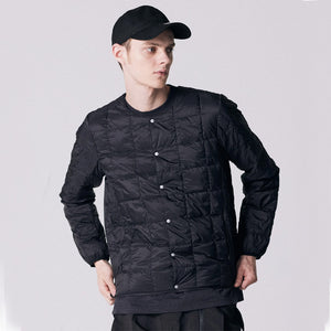 軽くて暖かく着回しやすいシンプルなデザイン TAION ベーシック クルーネックボタン インナーダウンジャケット(TAION-104)