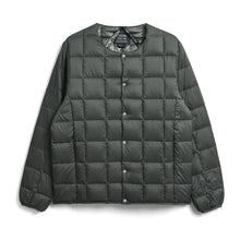 画像をギャラリービューアに読み込む, 軽くて暖かく着回しやすいシンプルなデザイン TAION ベーシック クルーネックボタン インナーダウンジャケット(TAION-104)