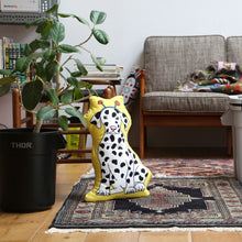 画像をギャラリービューアに読み込む, 日々を楽しんでいるペット達をテーマにしたクッション The Enjoy C&D Club Cushion(エンジョイ C&D クラブ クッション)