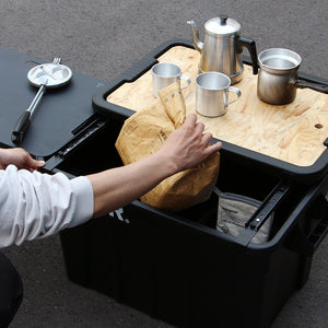 THORをテーブルとして使用したまま中の物を出し入れできる THOR To-Rail(ソー トゥーレイル)