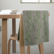 画像をギャラリービューアに読み込む, 耐久性に優れ毛羽立ちも少ない WARMGREY TAIL の FACE TOWEL(フェイスタオル)