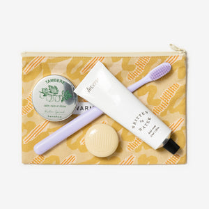 フラットな形状で使えば使うほど馴染むリネン素材のポーチ WARMGREY TAIL の FLAT POUCH