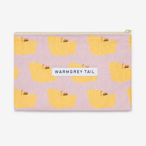 フラットな形状で使えば使うほど馴染むリネン素材のポーチ WARMGREY TAIL の FLAT POUCH