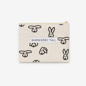 フラットな形状で使えば使うほど馴染むリネン素材のポーチ WARMGREY TAIL の FLAT POUCH