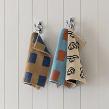 画像をギャラリービューアに読み込む, 耐久性に優れ 毛羽立ちも少ない WARMGREY TAIL の HAND TOWEL(ハンドタオル)