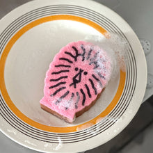 画像をギャラリービューアに読み込む, ライオンのイラストがプリントされたスポンジ WARMGREY TAIL の LION DISH SPONGE
