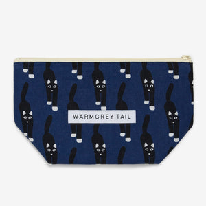 物をたっぷり収納できるポーチ WARMGREY TAIL の STANDING POUCH