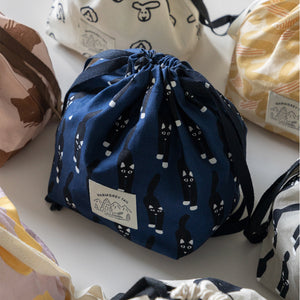 たっぷり収納 簡単に開け閉めできるポーチ WARMGREY TAIL の STRING POUCH