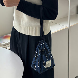 たっぷり収納 簡単に開け閉めできるポーチ WARMGREY TAIL の STRING POUCH