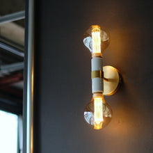 画像をギャラリービューアに読み込む, 組み合わせる電球のデザインにより、表情ががらりと変わるランプ LYON 2bulb socket