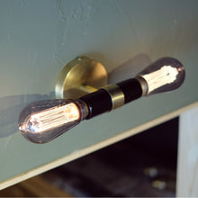 画像をギャラリービューアに読み込む, 組み合わせる電球のデザインにより、表情ががらりと変わるランプ LYON 2bulb socket