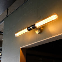 画像をギャラリービューアに読み込む, 組み合わせる電球のデザインにより、表情ががらりと変わるランプ LYON 2bulb socket