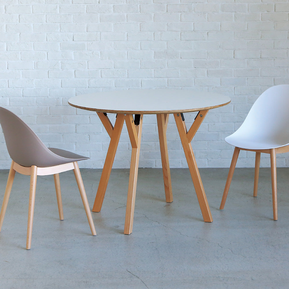 シルエットが特徴的な木脚を組み合わせた DIA ディア テーブル – MAG