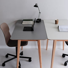 画像をギャラリービューアに読み込む, 優しい色味と落ち着いた木目が特徴の FOX フォックス テーブル