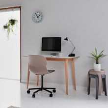 画像をギャラリービューアに読み込む, 優しい色味と落ち着いた木目が特徴の FOX フォックス テーブル