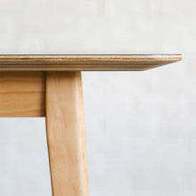 画像をギャラリービューアに読み込む, 優しい色味と落ち着いた木目が特徴の FOX フォックス テーブル