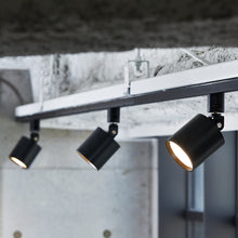 画像をギャラリービューアに読み込む, 空間を隅々まで照らし快適で統一感あるライティングを楽しめる Grid 3-down light(グリッド 3 ダウンライト)