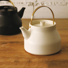 画像をギャラリービューアに読み込む, まろやかなお湯。静かな沸騰の音でやさしい生活が過ごせる 陶のやかん